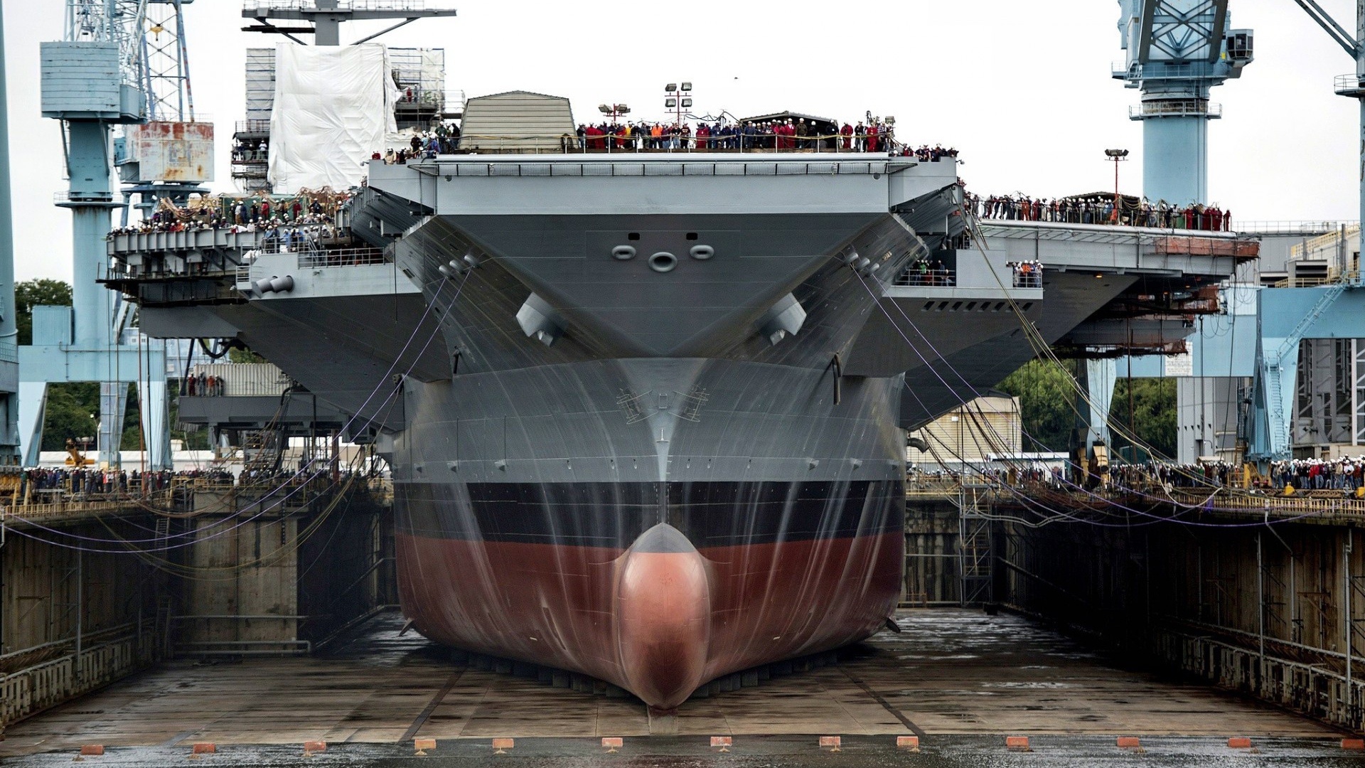 Авианосец в сухом доке