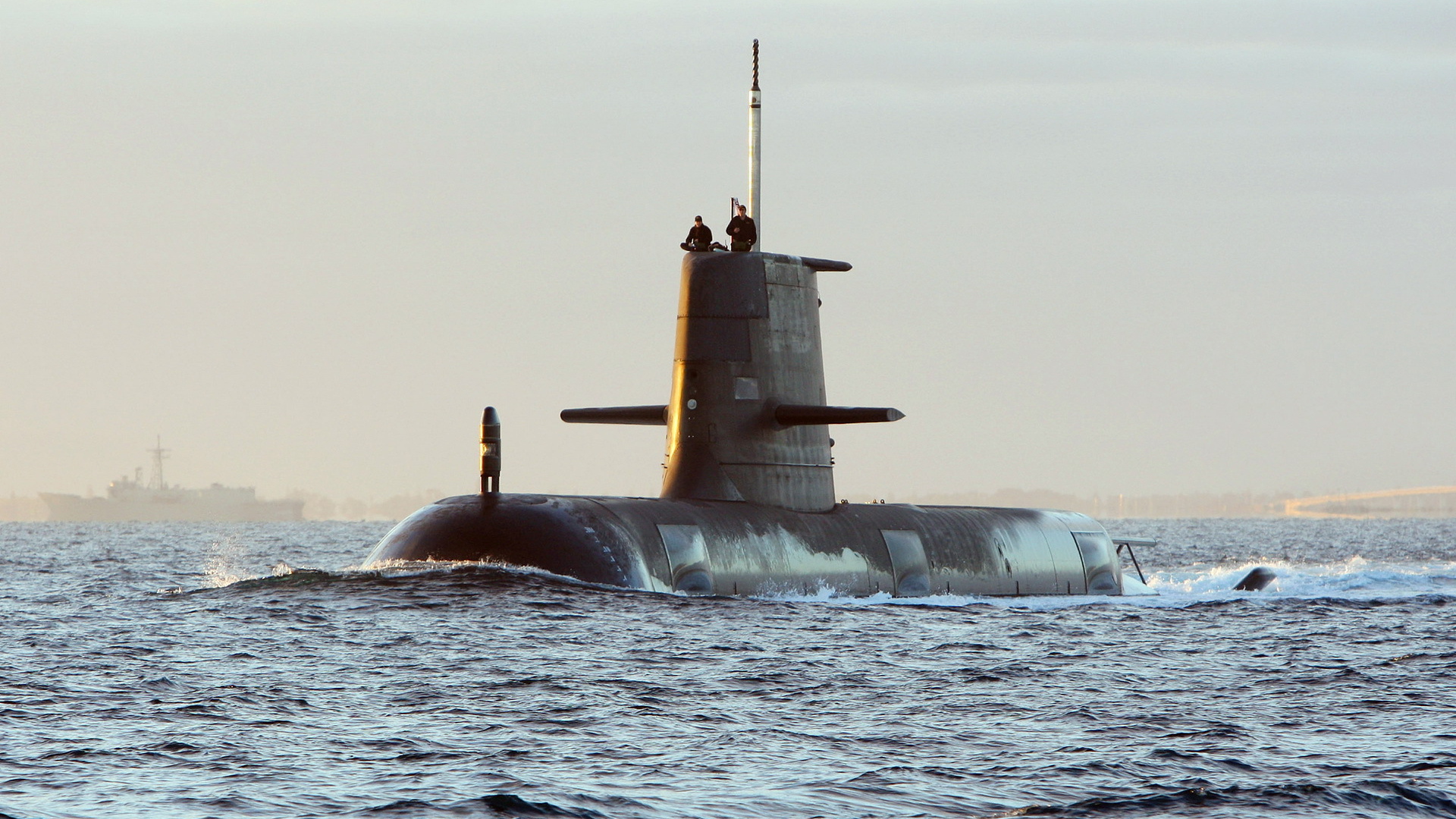 Подводная лодка всплыла из глубины