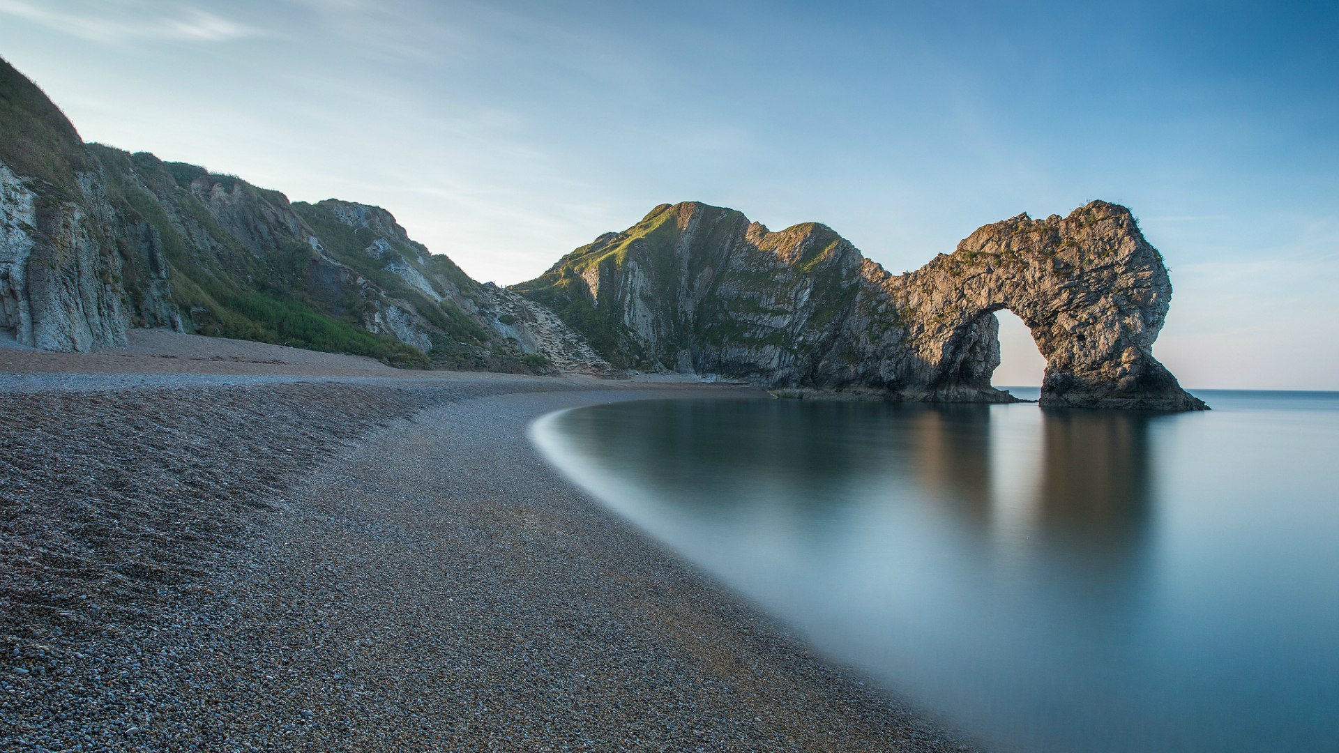 Скала на побережье в Англии