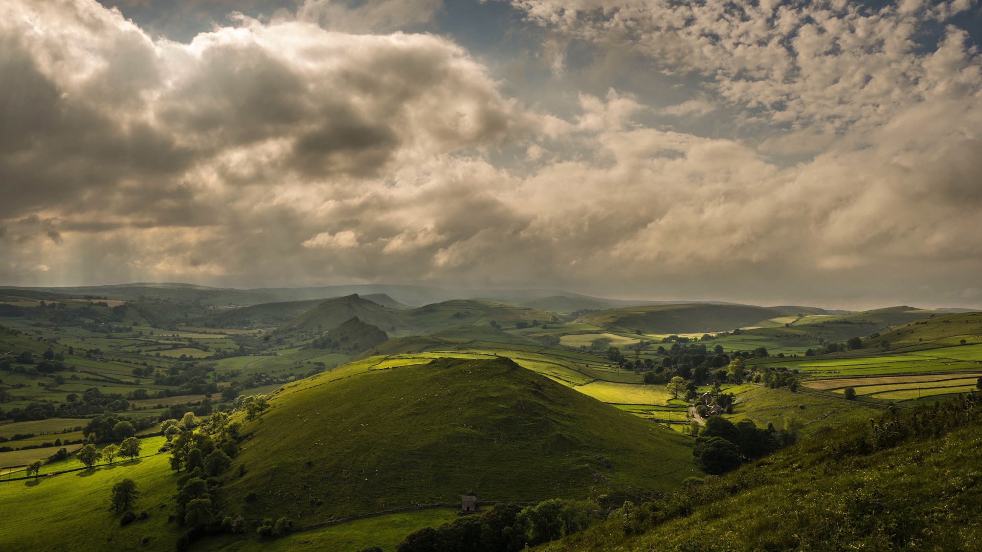 Вид с высоты на холмы Великобритании