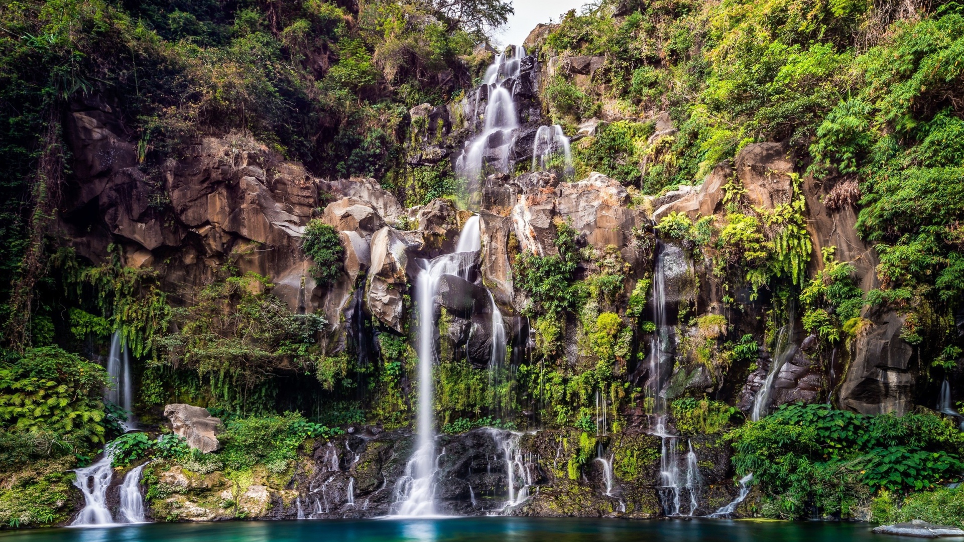 Водопад на скале, Франция