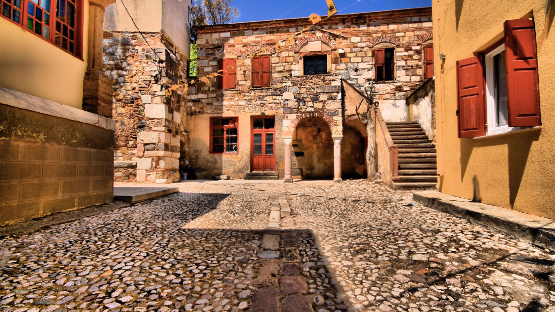 Старинный дворик на Хиосе, Греция