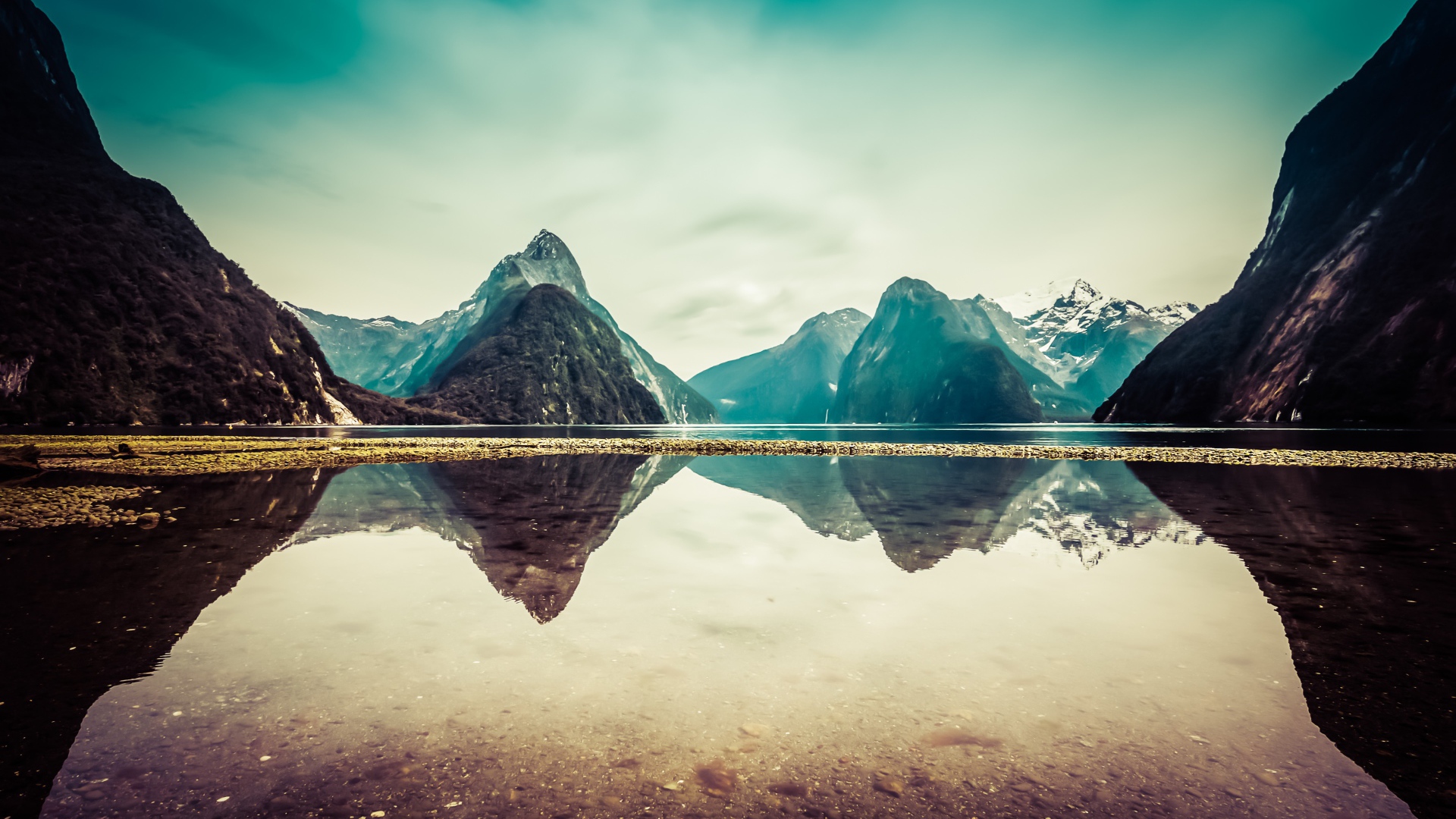 Красивый фьорд Милфорд-Саунд, Новая Зеландия