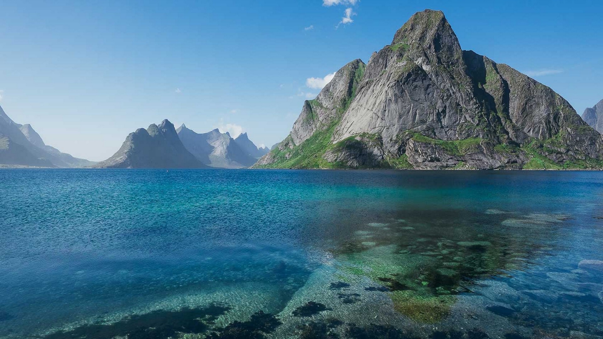 Голубая вода на Лофотенских островах, Норвегия