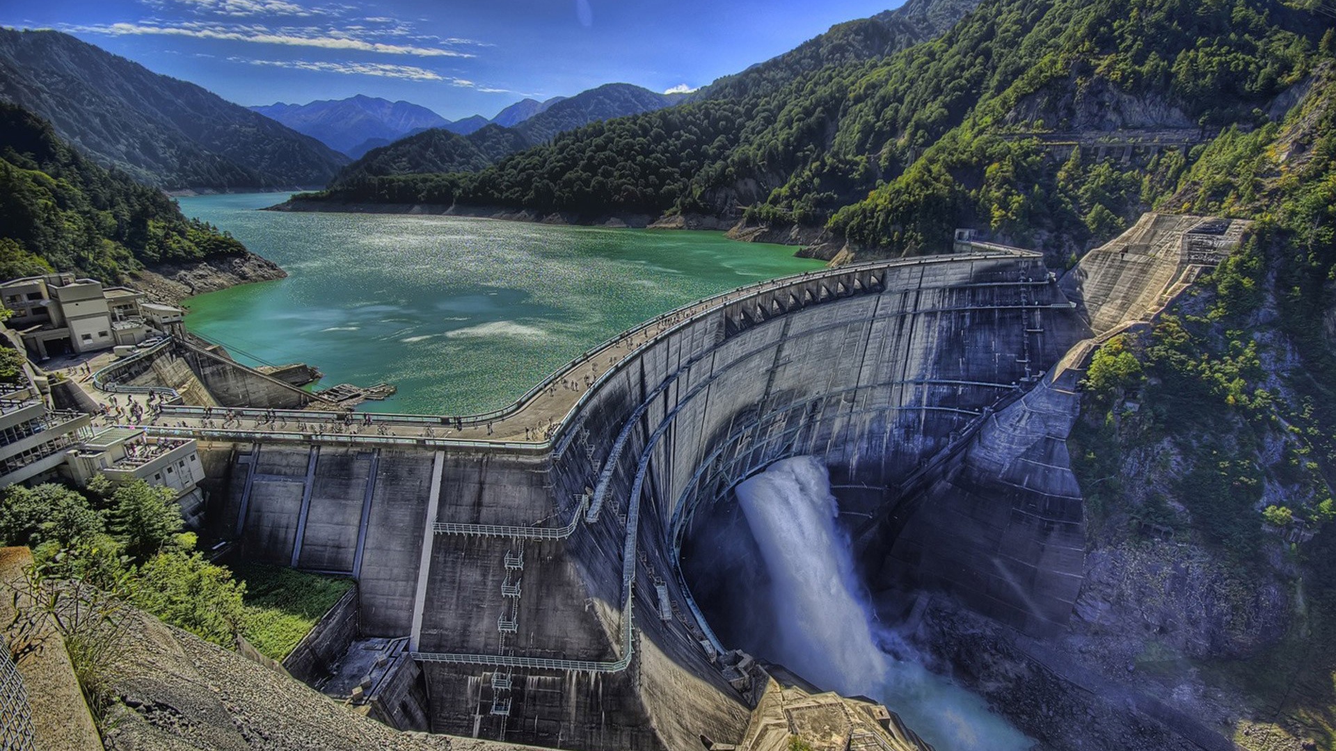 Гидроэлектростанция в горах