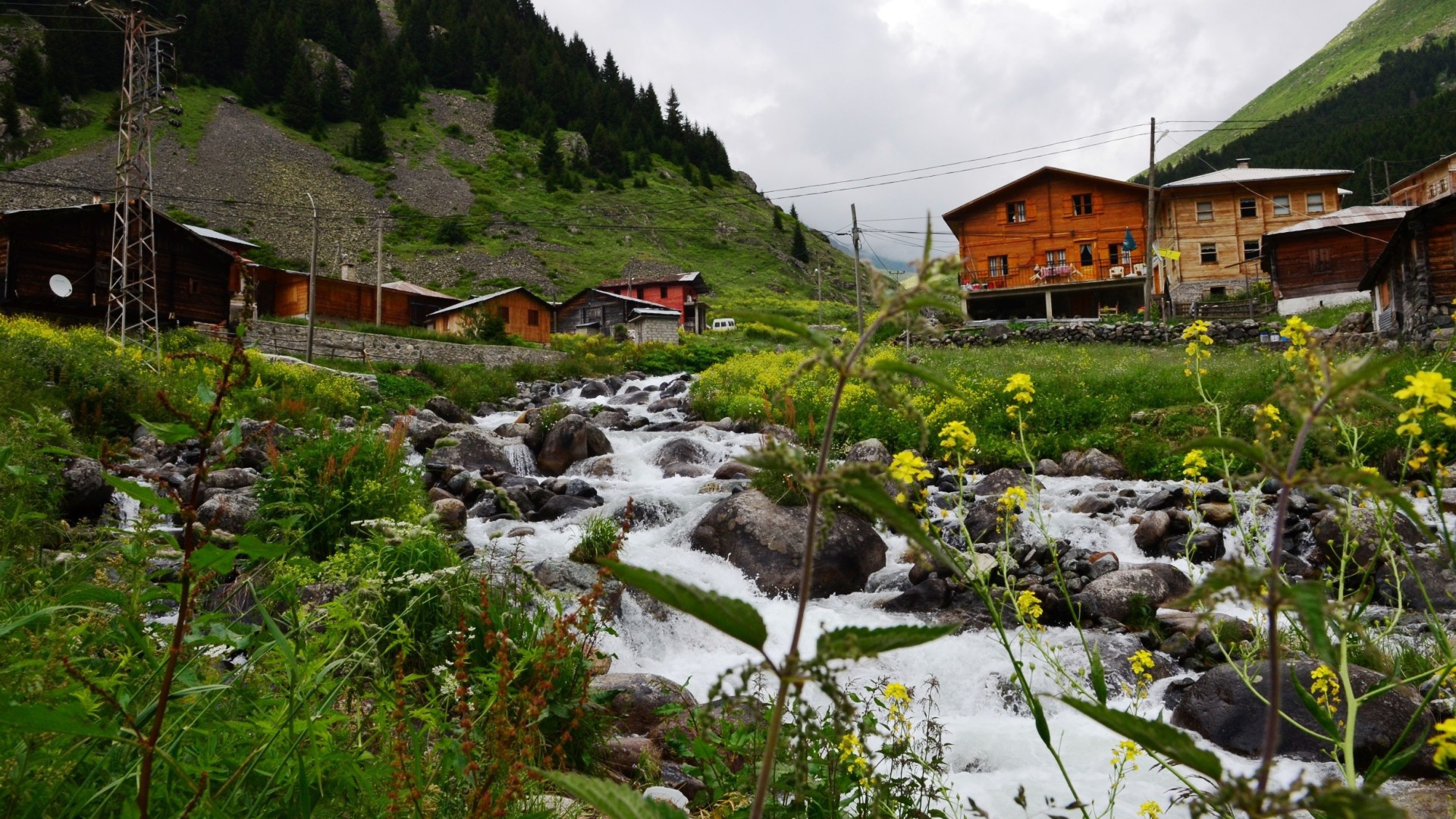 Деревня у горной реки, Турция