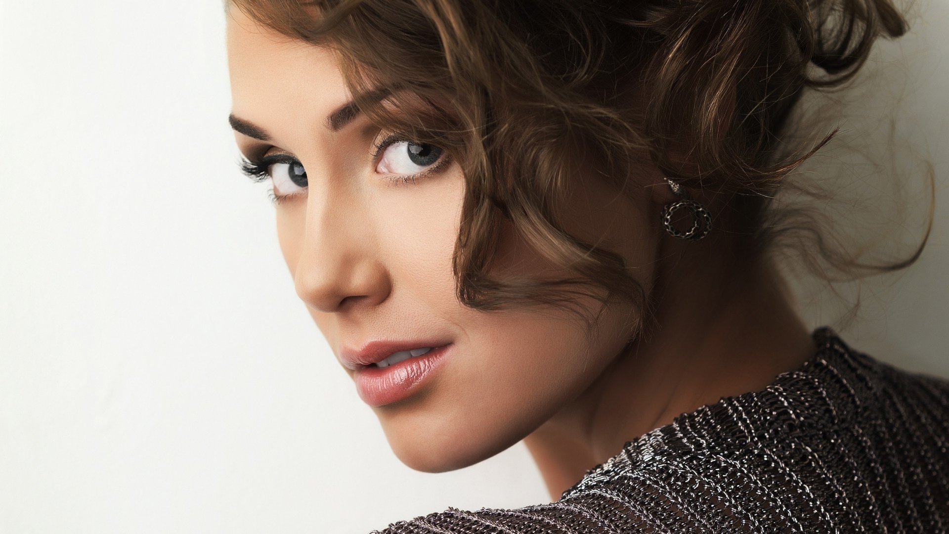 Девушка модель Дамли Туне