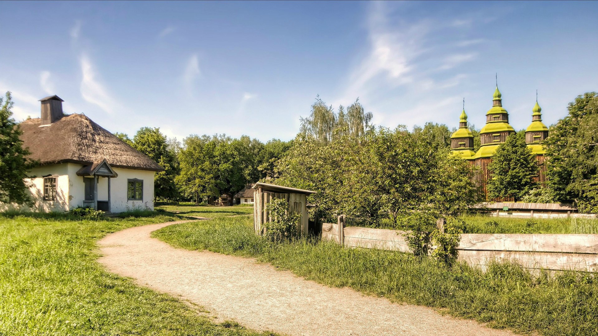 Музей народной архитектуры и быта под Киевом