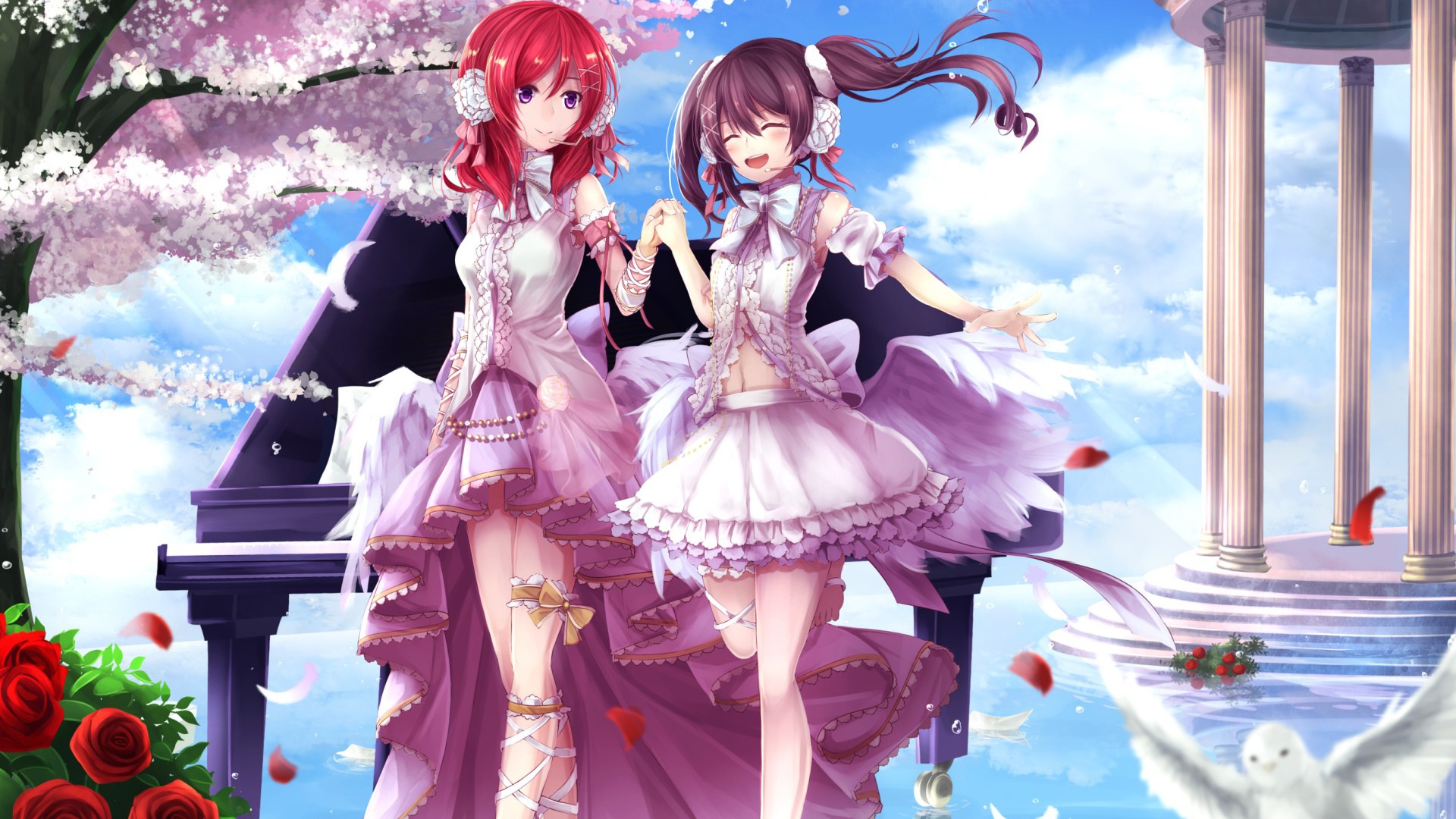 Девушки в розовых платьях Maki Nishikino и Yazawa Nico аниме Love Live! 