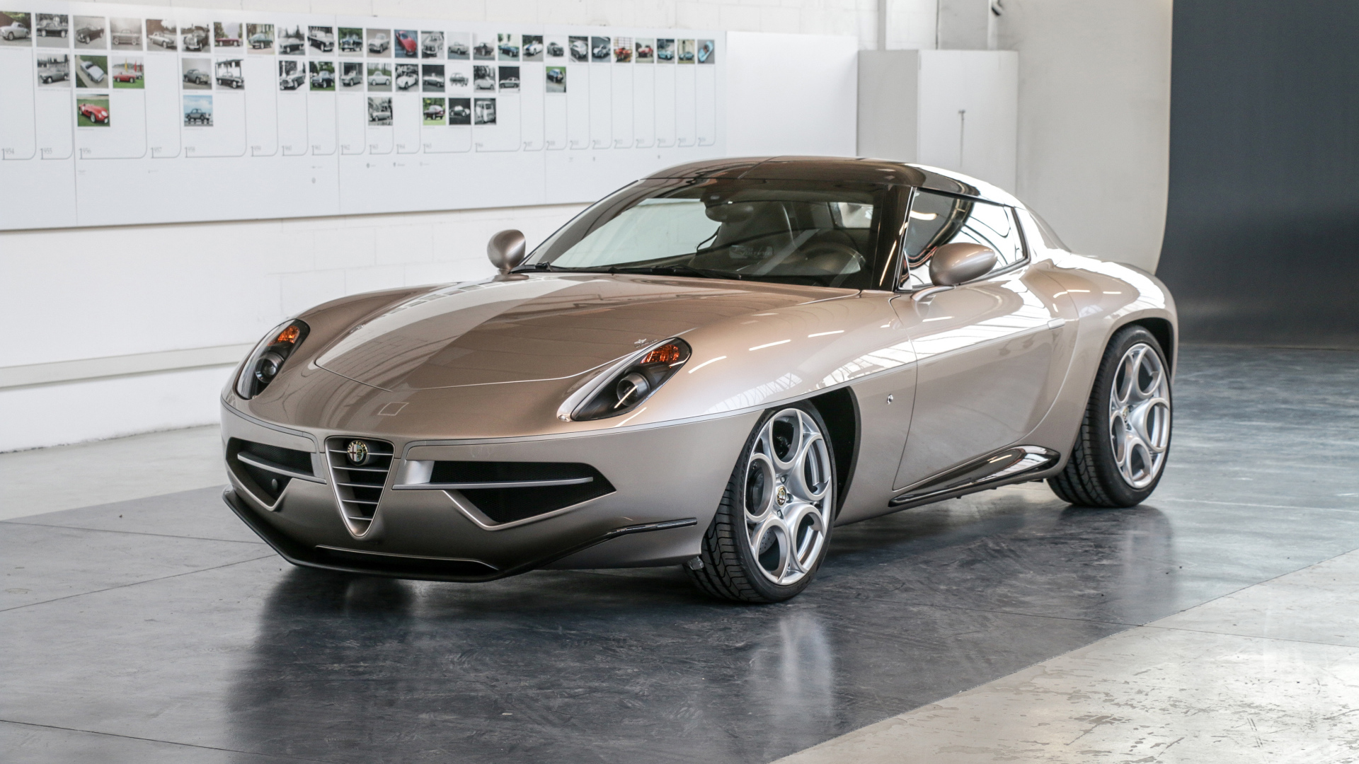 Стильный автомобиль Alfa Romeo Disco Volante, 2017 