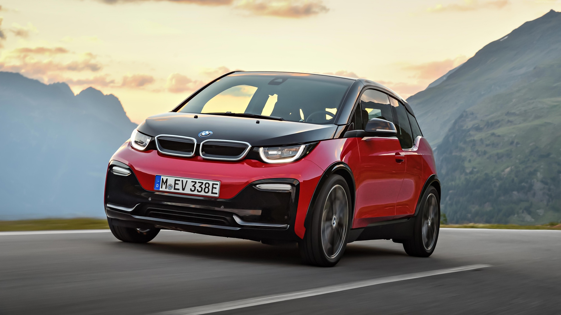 Миниатюрный электромобиль BMW i3s, 2018 года