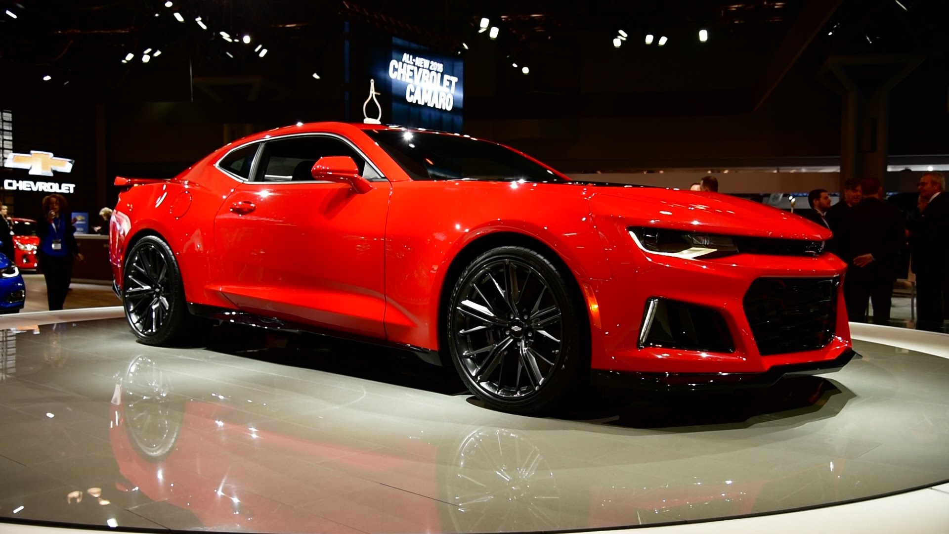 Красный Chevrolet Camaro ZL1 спорт-купе 2017 года  