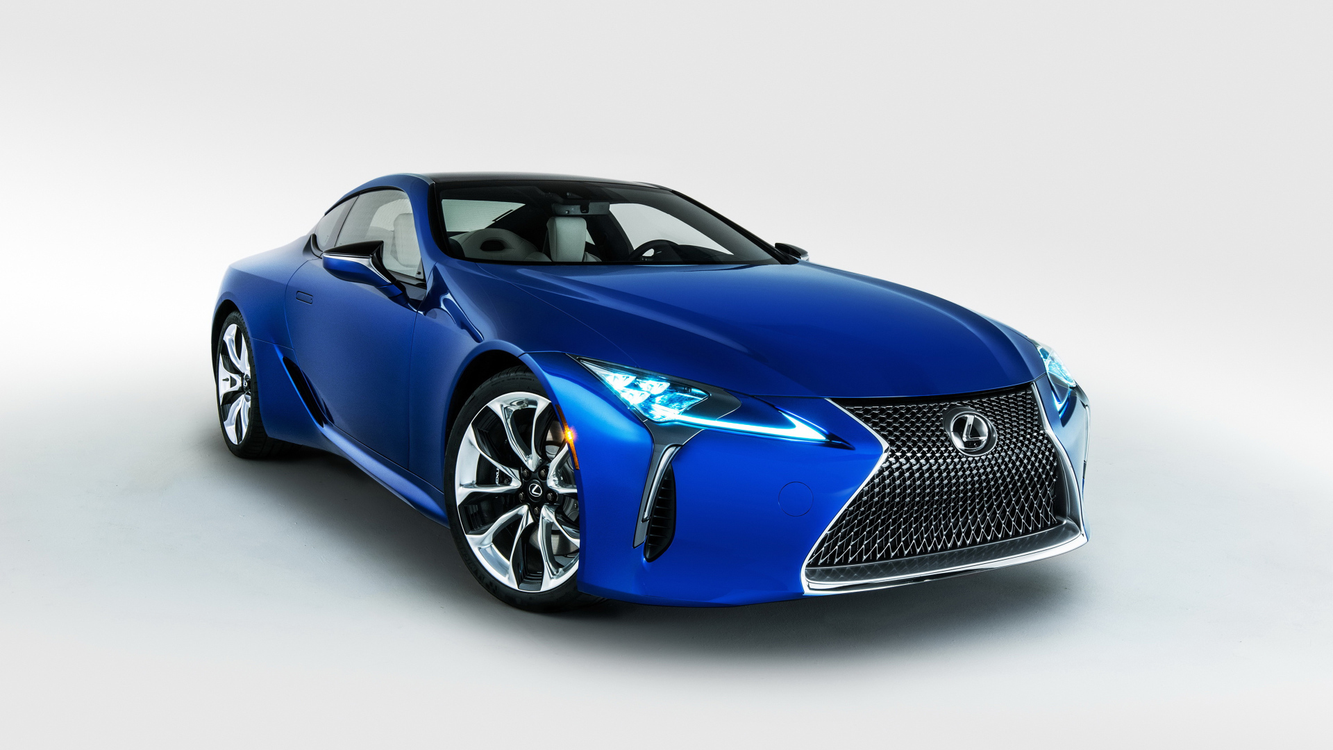 Спортивный синий автомобиль  Lexus LC 500, 2018