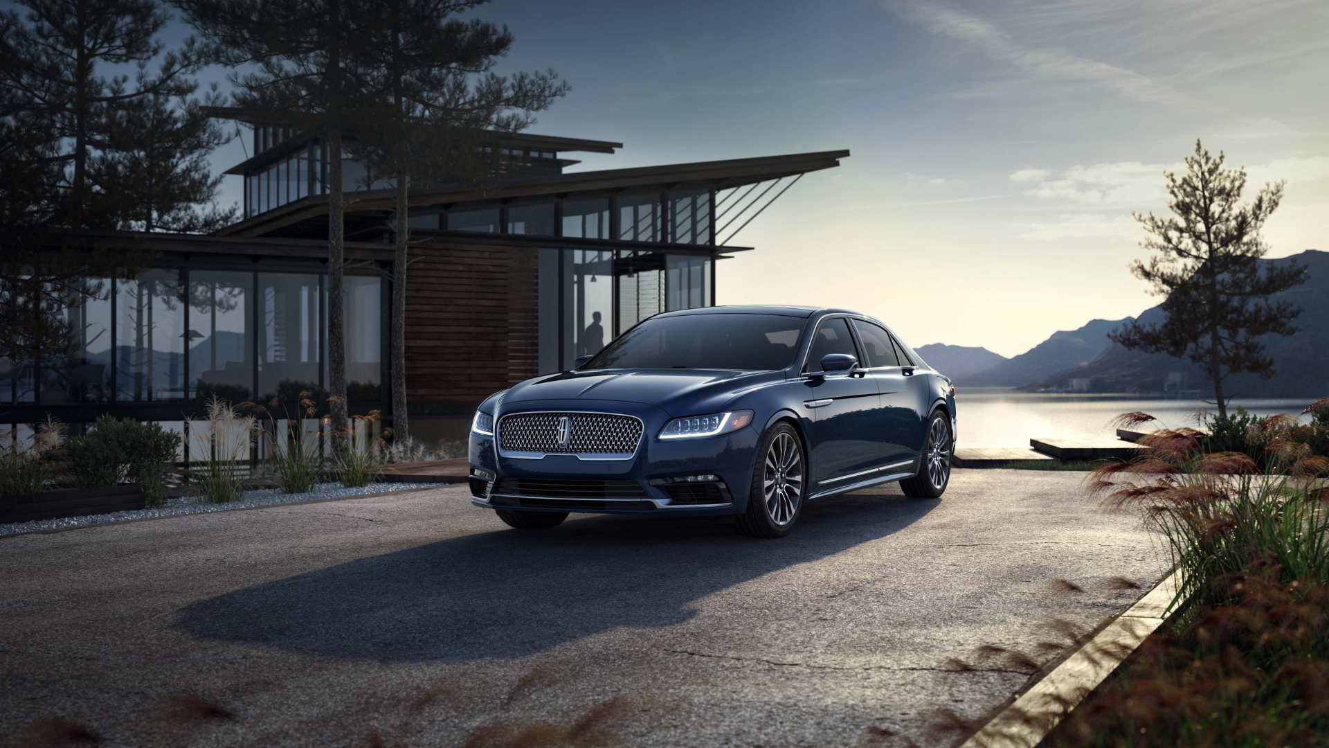 Стильный автомобиль Lincoln Continental, 2017 цвет синий металлик