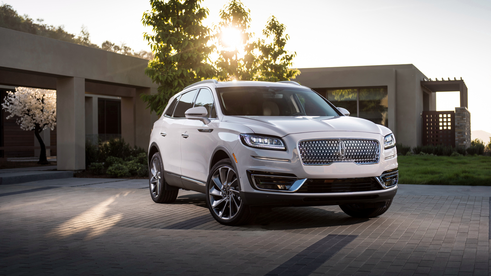 Новый белый внедорожник Lincoln Nautilus, 2019
