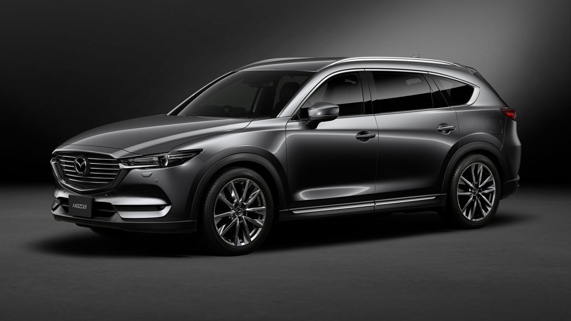 Серый автомобиль Mazda CX 8 Custom, 2018 на сером фоне