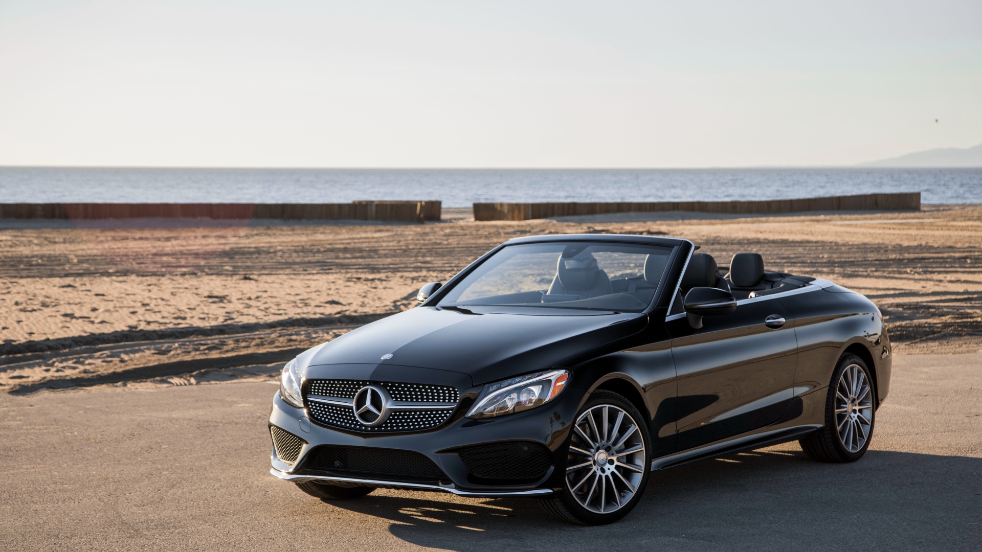 Черный кабриолет Mercedes-Benz C 300 4MATIC, 2017 