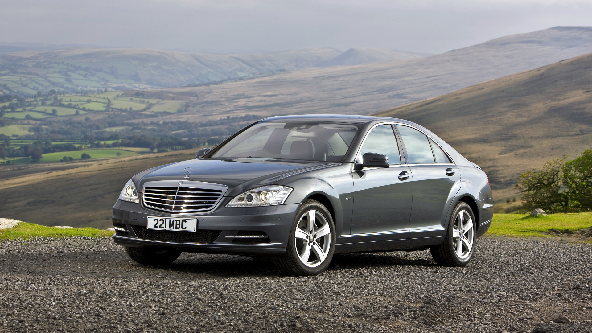 Автомобиль Mercedes-Benz S-Class цвет серебристый металлик 