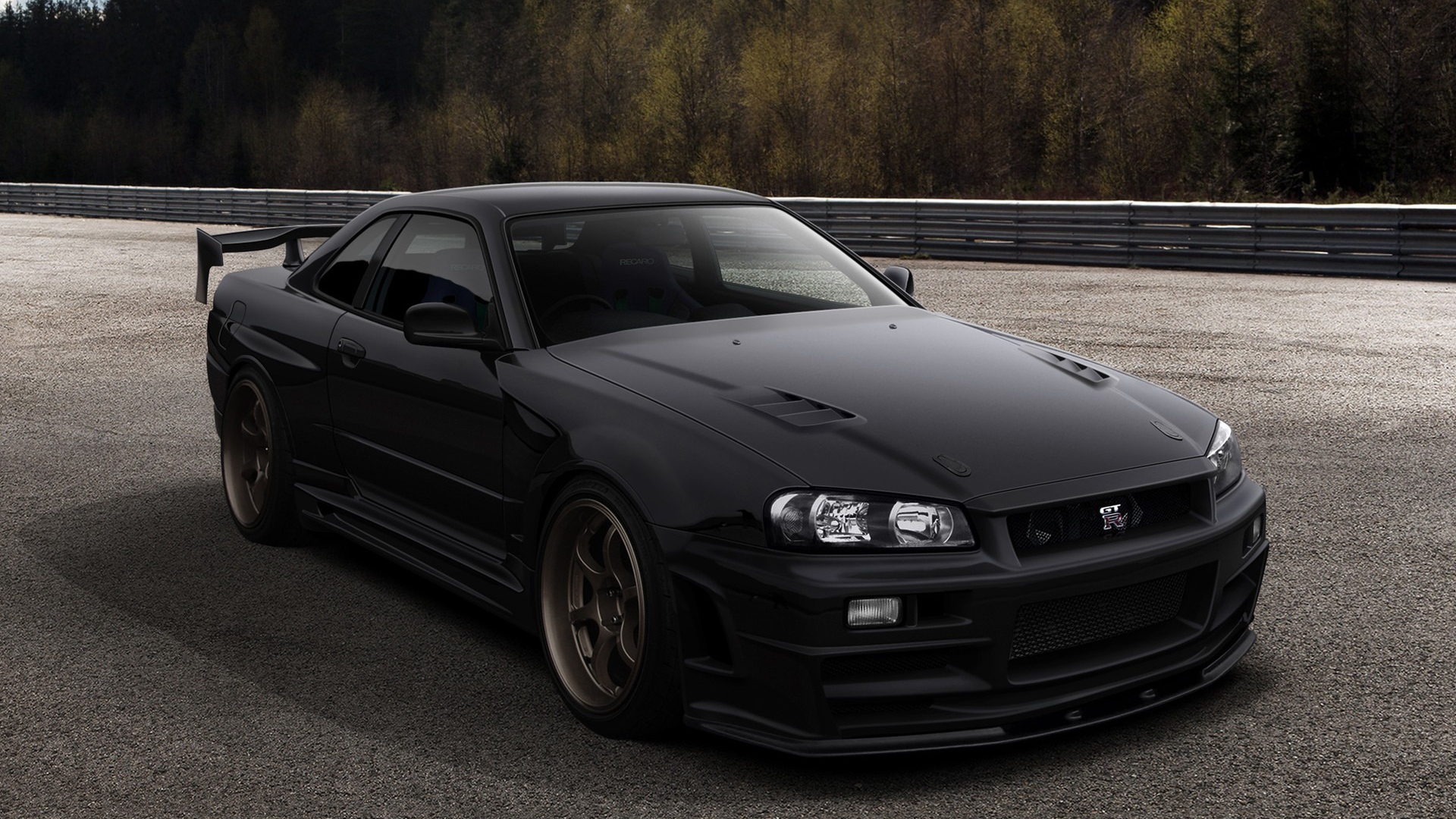 Черный автомобиль Nissan Skyline GT-R R34 на трассе