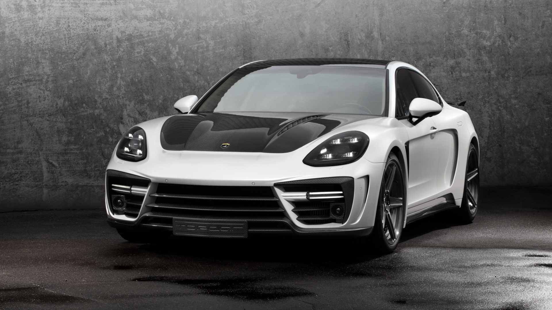 Белый спортивный автомобиль Porsche Panamera Stingray GTR, 2017