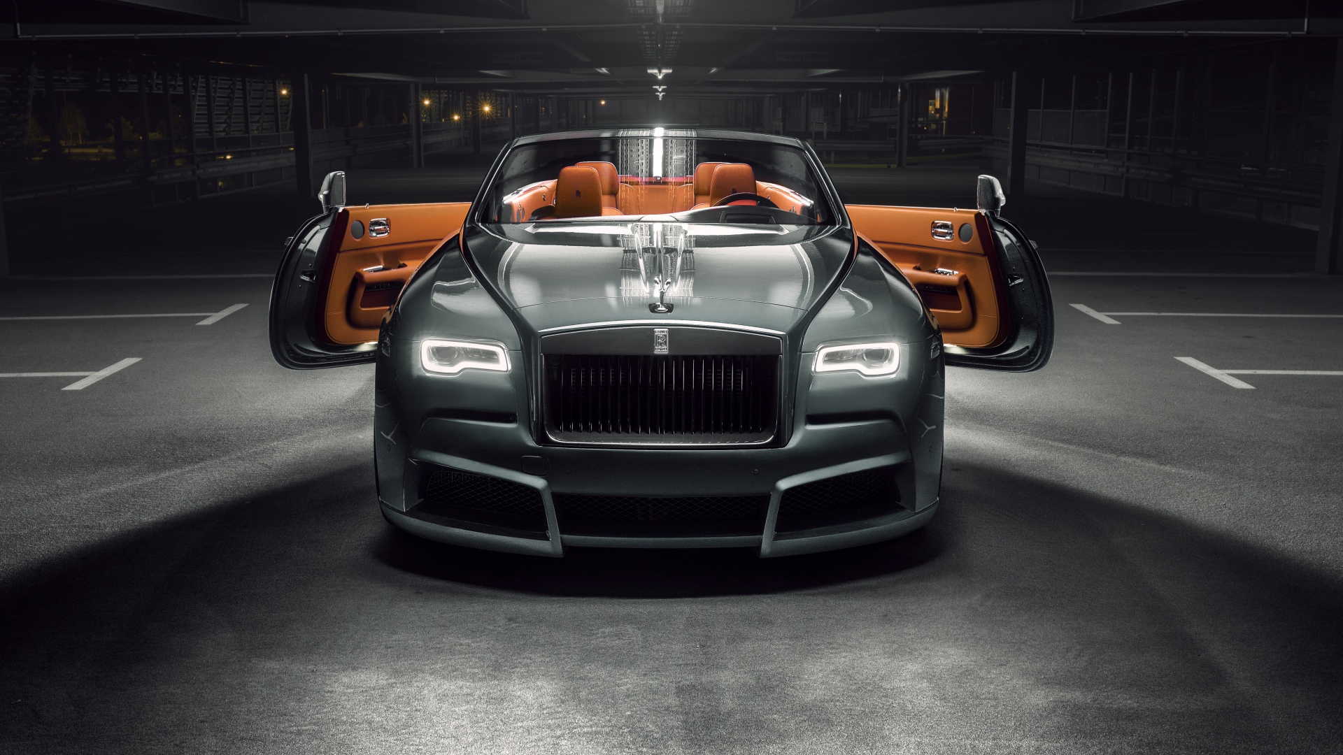 Стильный автомобиль Rolls-Royce Dawn Overdose вид спереди