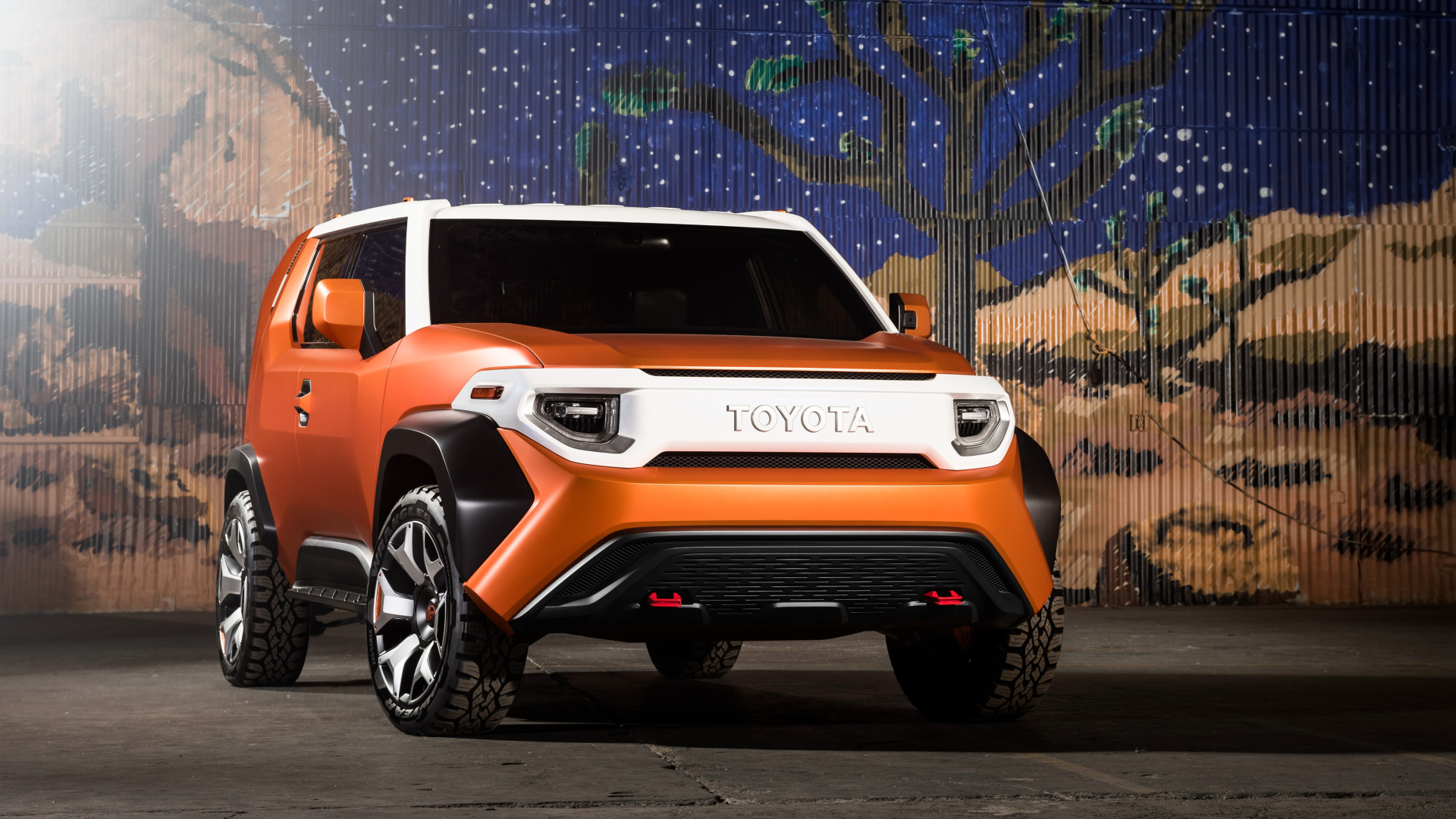 Внедорожник Toyota FT-4X оранжевый металлик 