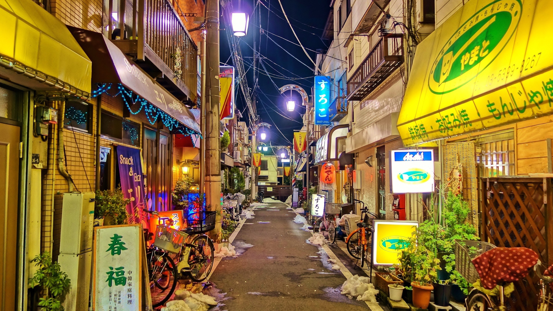 Яркая улица ночного Токио 