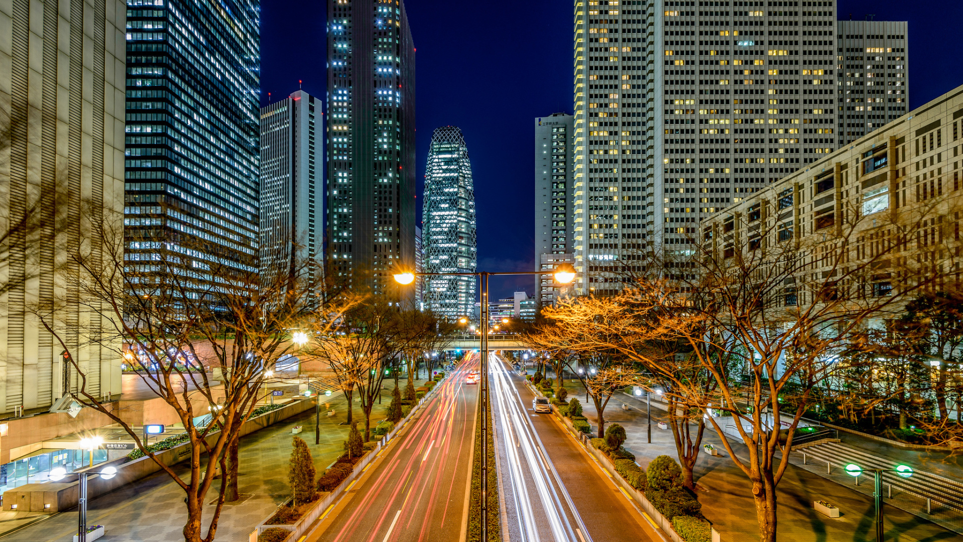 Ночной яркий город Токио 