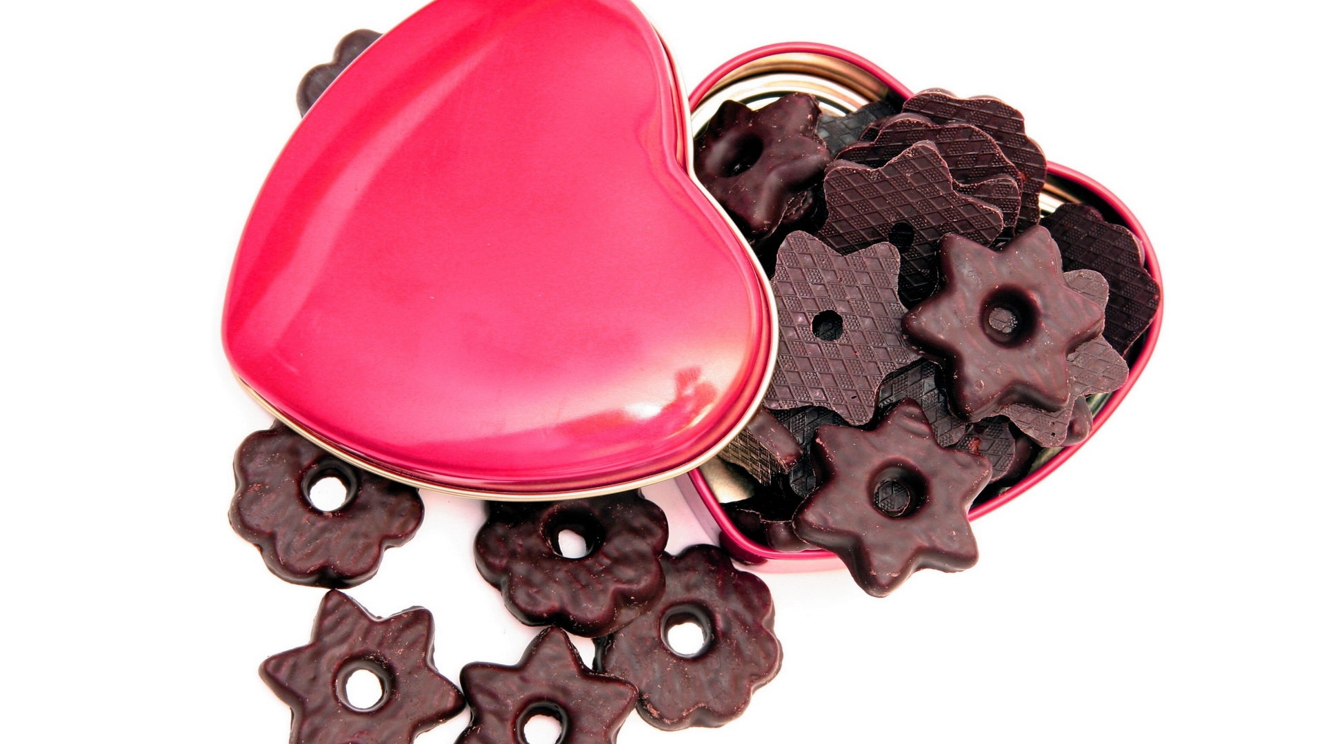 Шоколадное печенье в розовой коробке в форме сердца