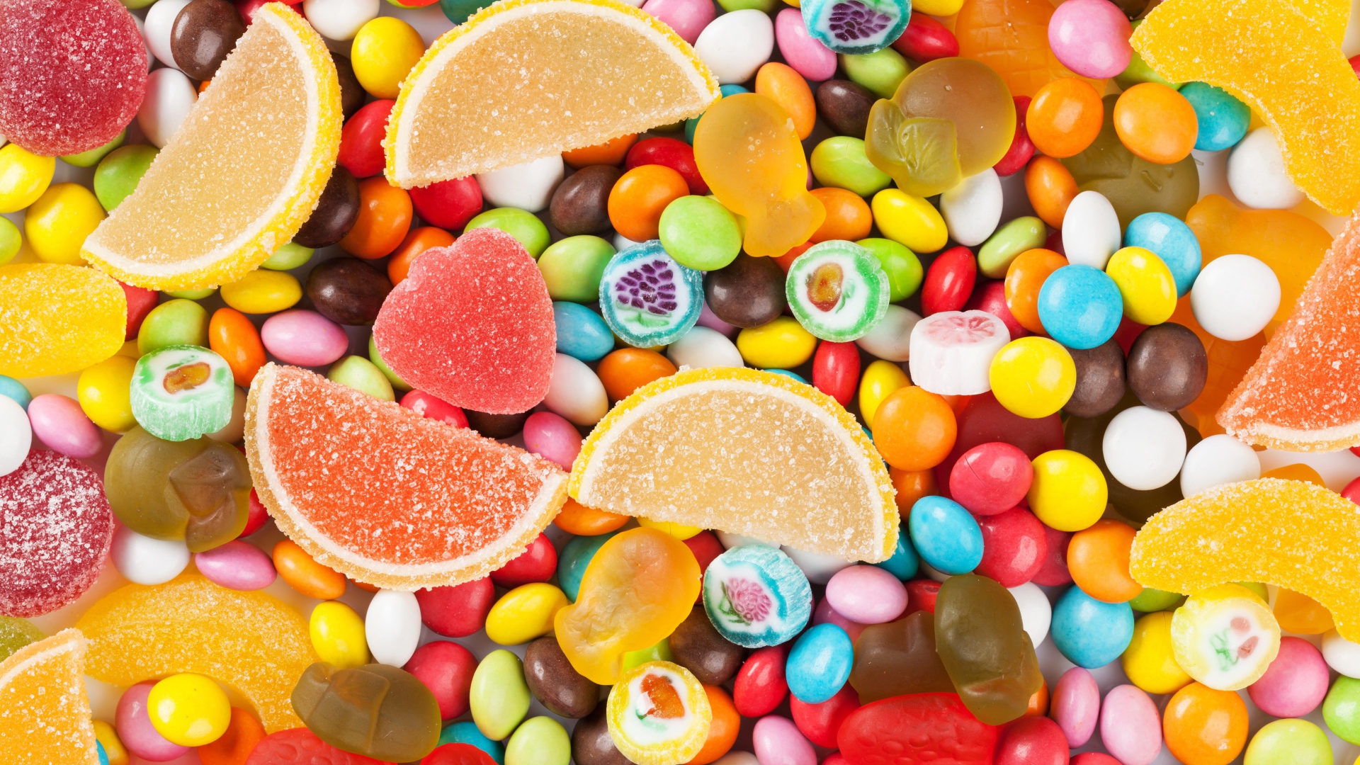 Разноцветные конфеты с мармеладом крупным планом