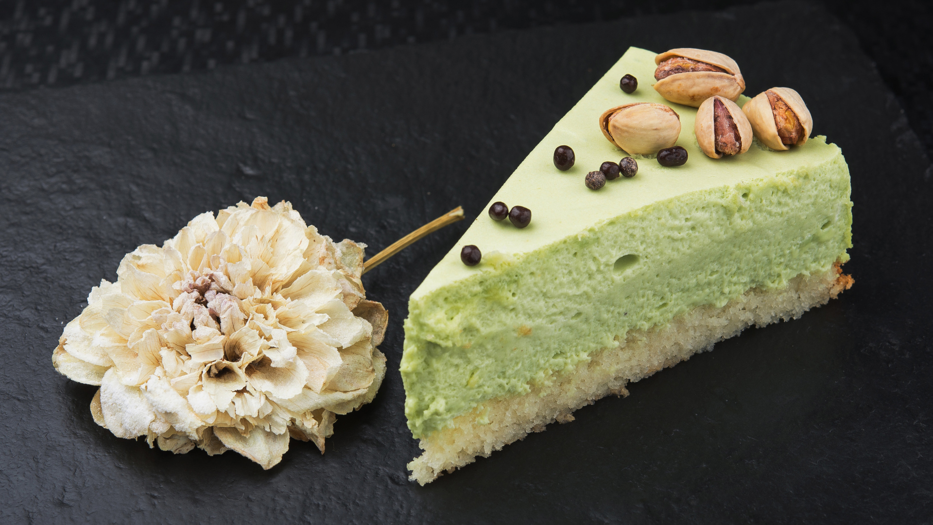 Фисташковый торт с орехами 