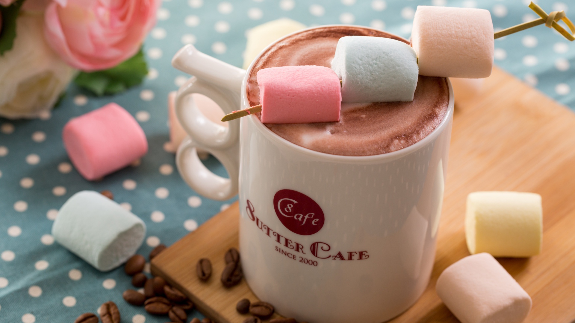 Горячий шоколад с кусочками маршмеллоу