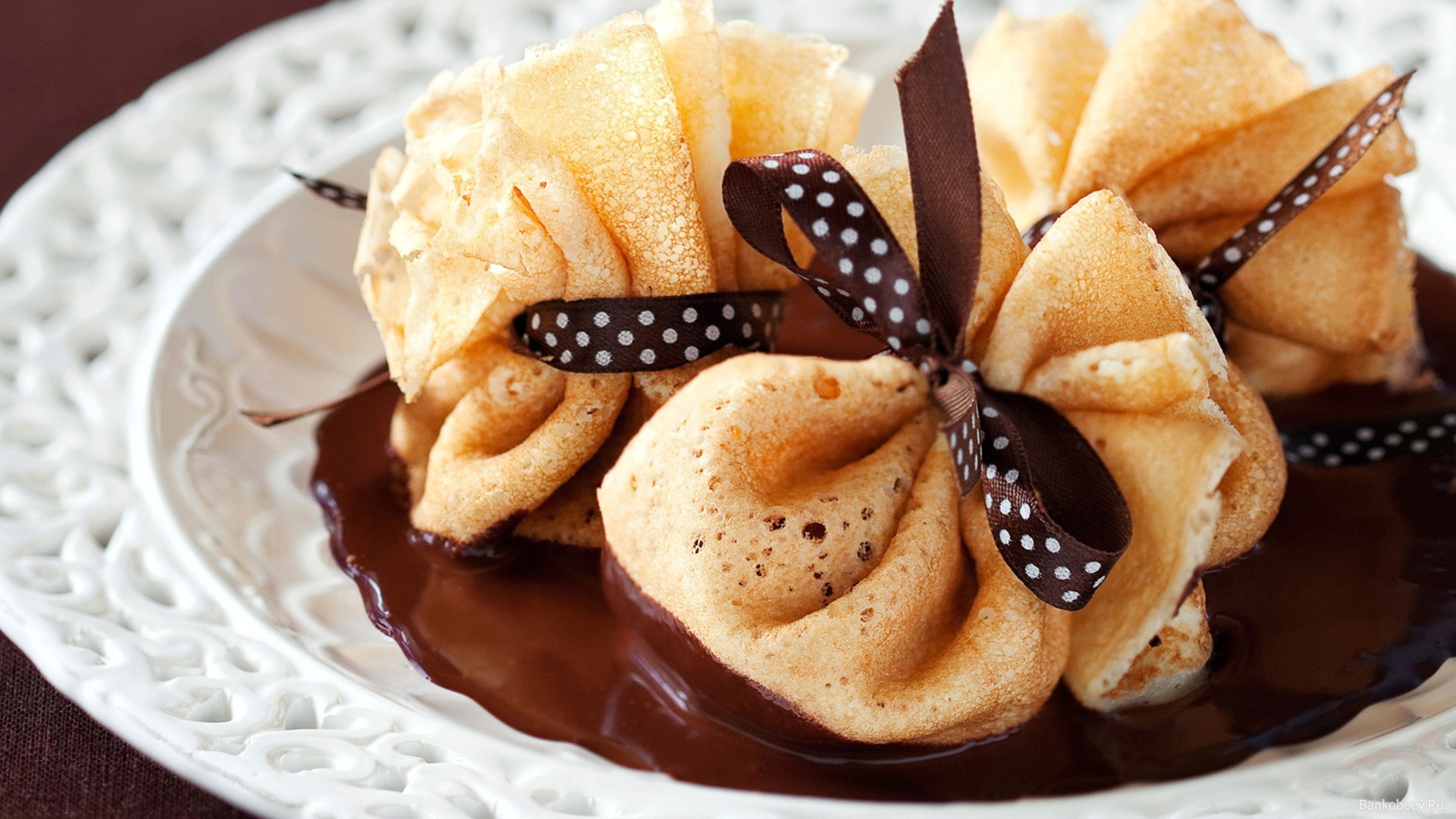 Мешочки из блинов в шоколаде на Масленицу 