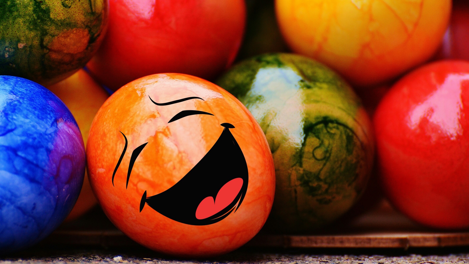 Пасхальное яйцо смайлик 