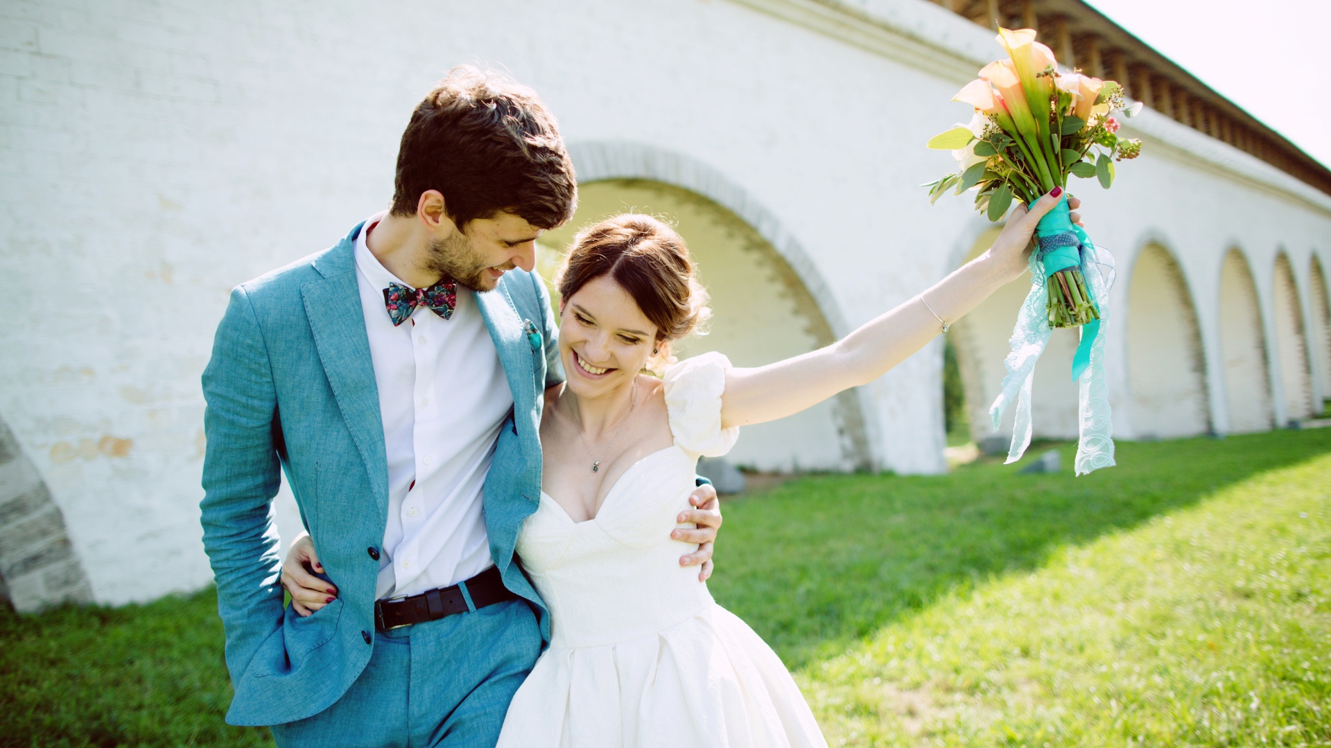 Влюбленные счастливые жених и невеста