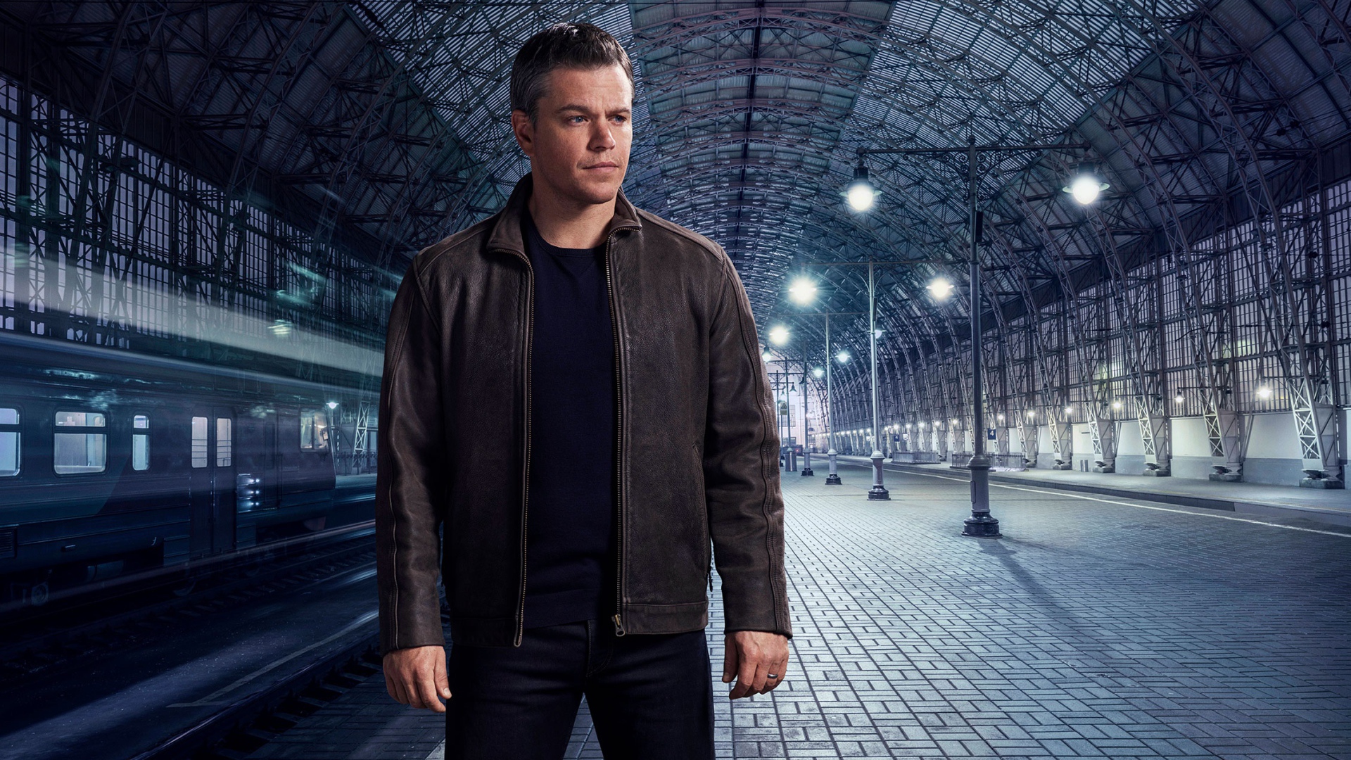 Актер Мэтт Деймон на станции метро 