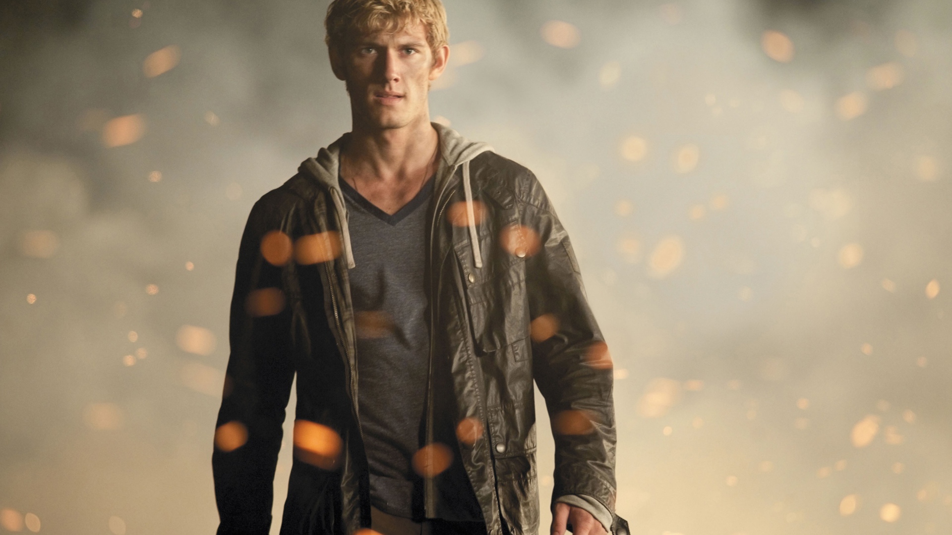 Популярный молодой актер Алекс Петтифер