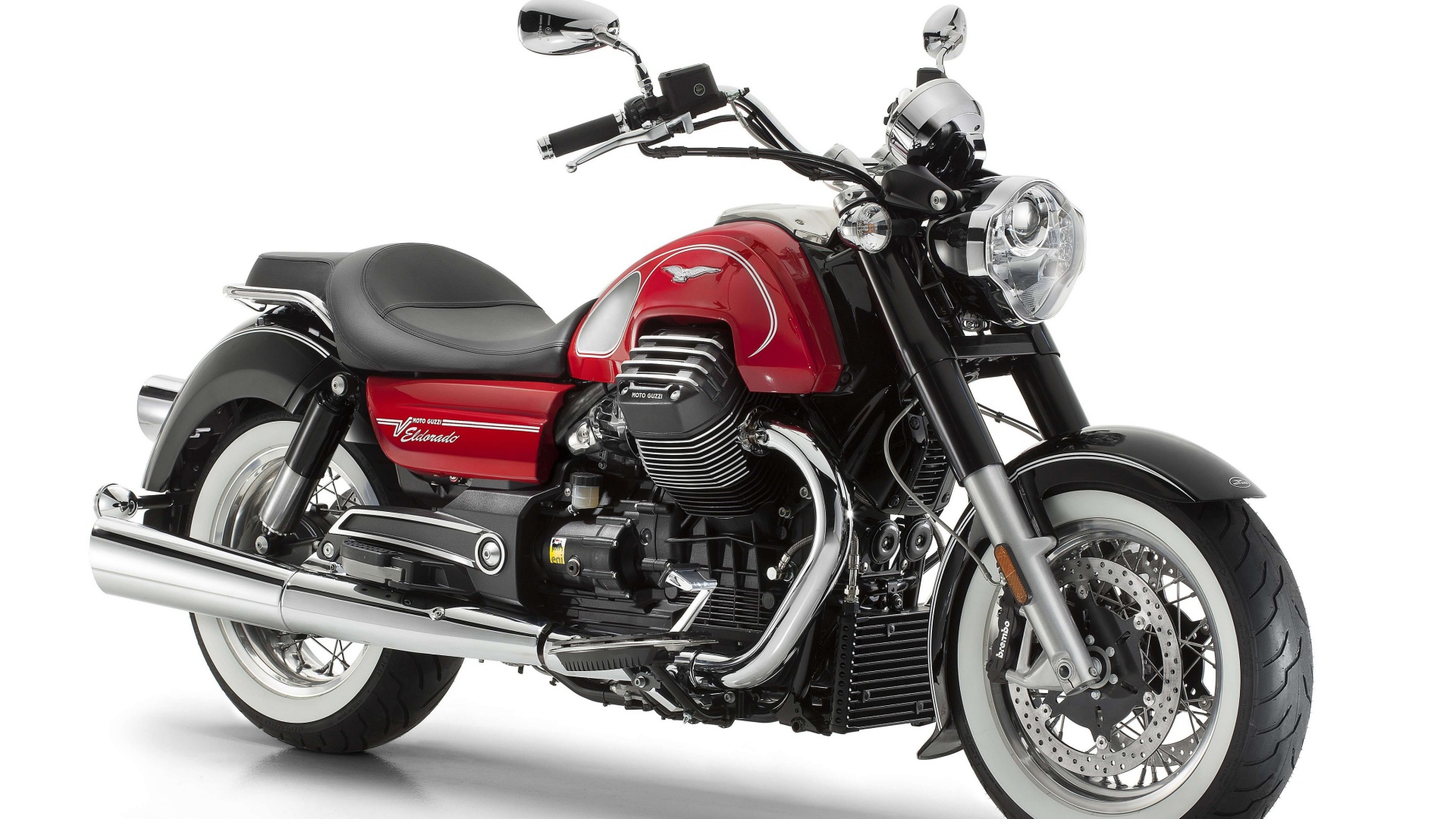 Мотоцикл Guzzi Eldorado на белом фоне