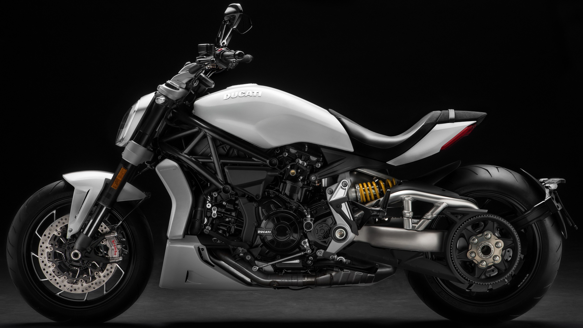 Стильный мотоцикл Ducati XDiavel S, 2018 вид сбоку