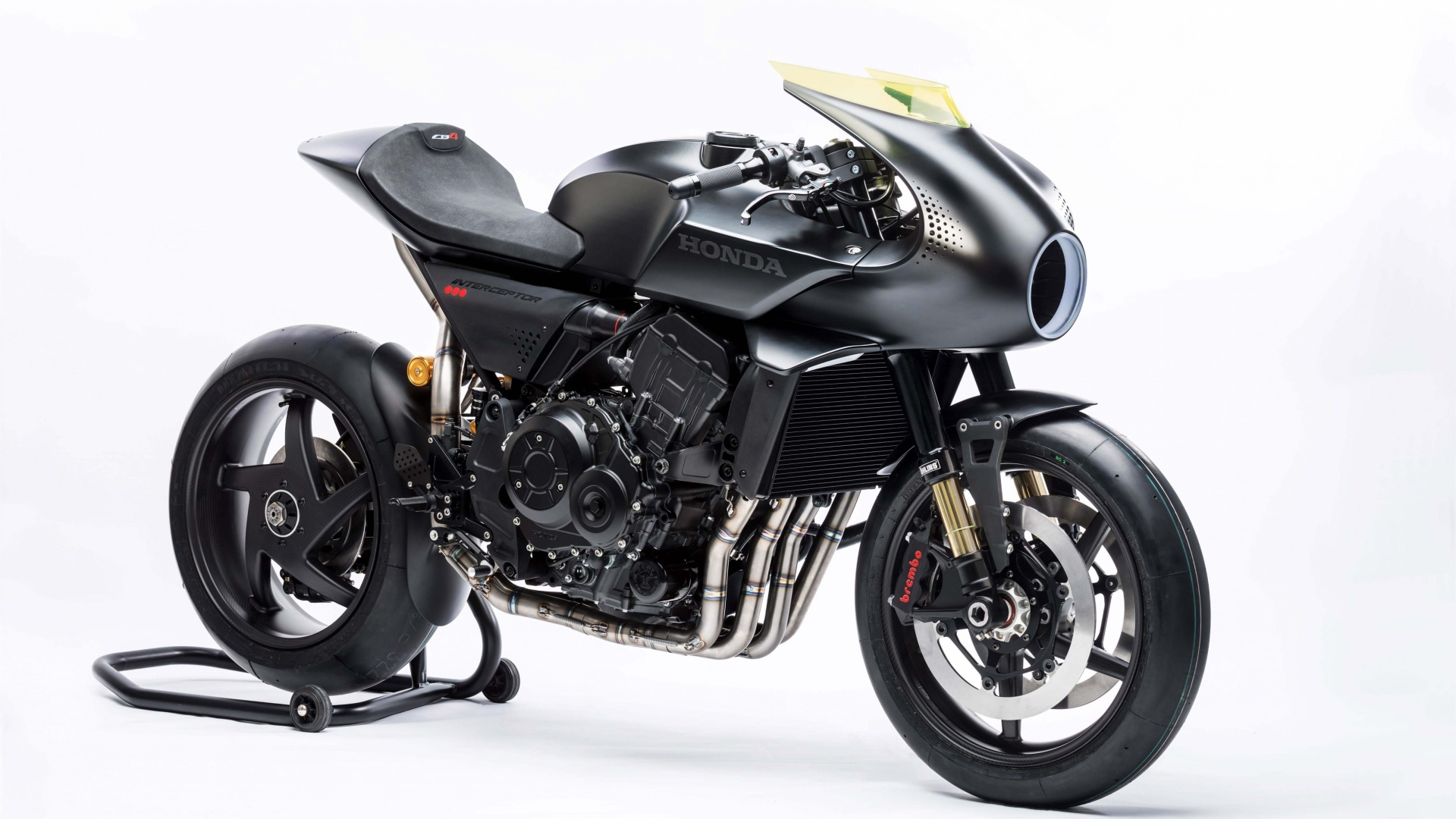 Черный мотоцикл Honda CB4 Interceptor на белом фоне