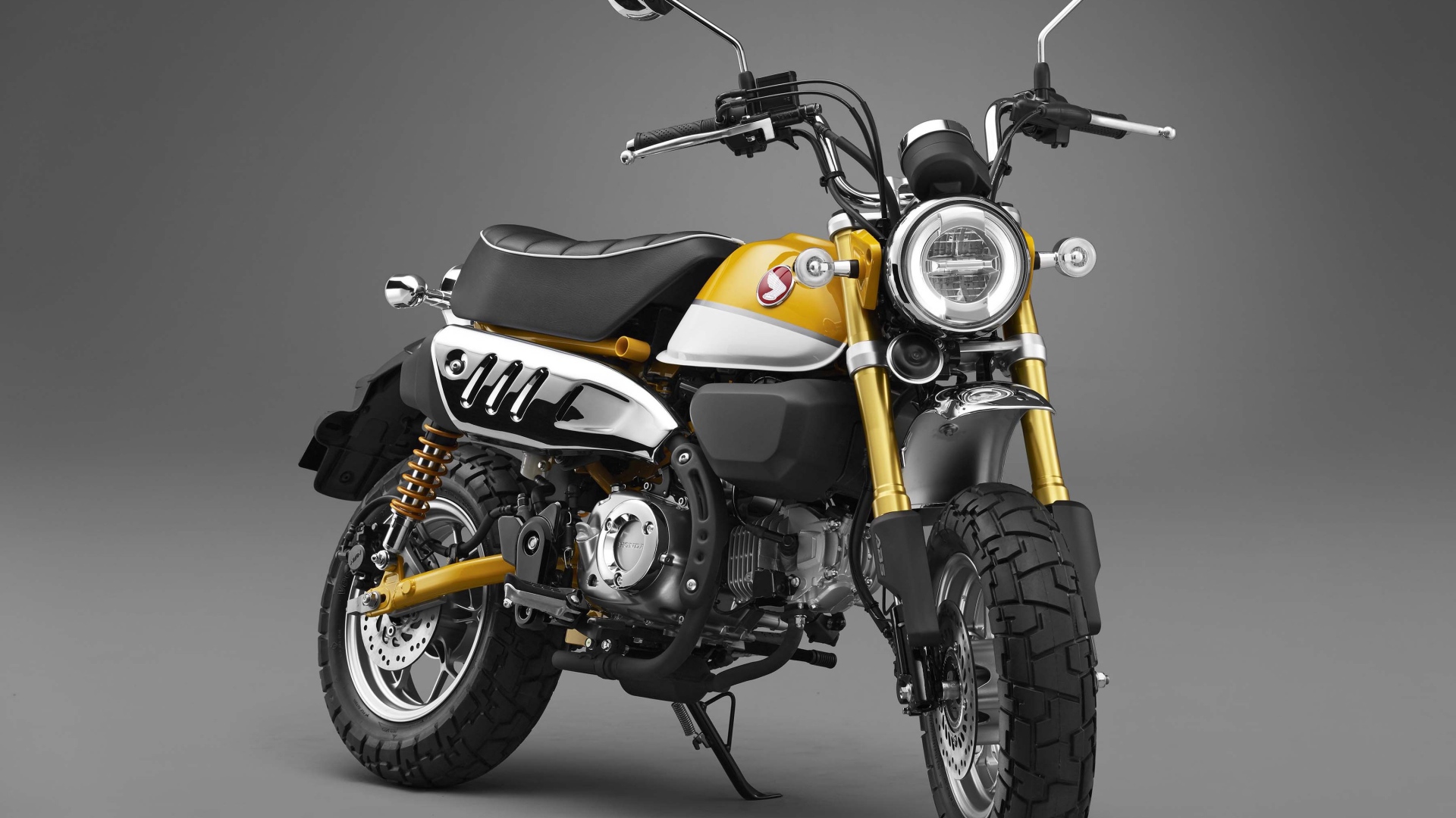Мотоцикл Honda Monkey 125, 2017 на сером фоне
