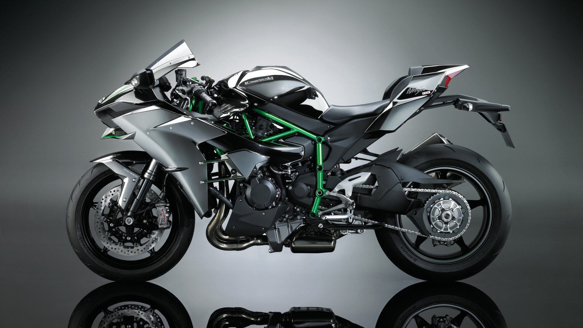 Черный мотоцикл  Kawasaki Ninja H2 