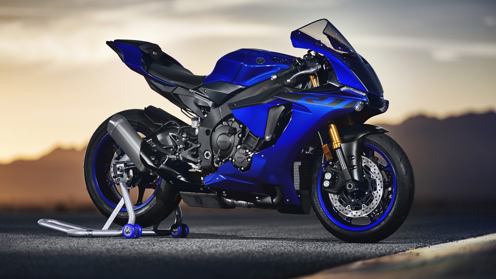 Синий мотоцикл Yamaha YZF-R1, 2018