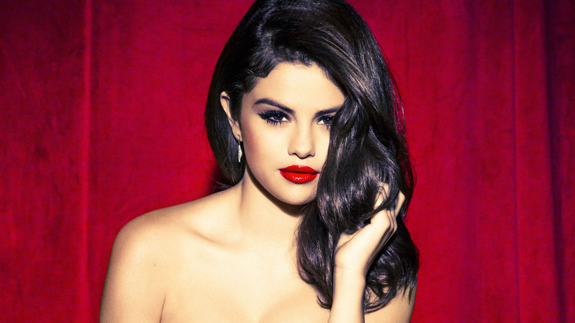 Эффектная девушка певица Селена Гомес