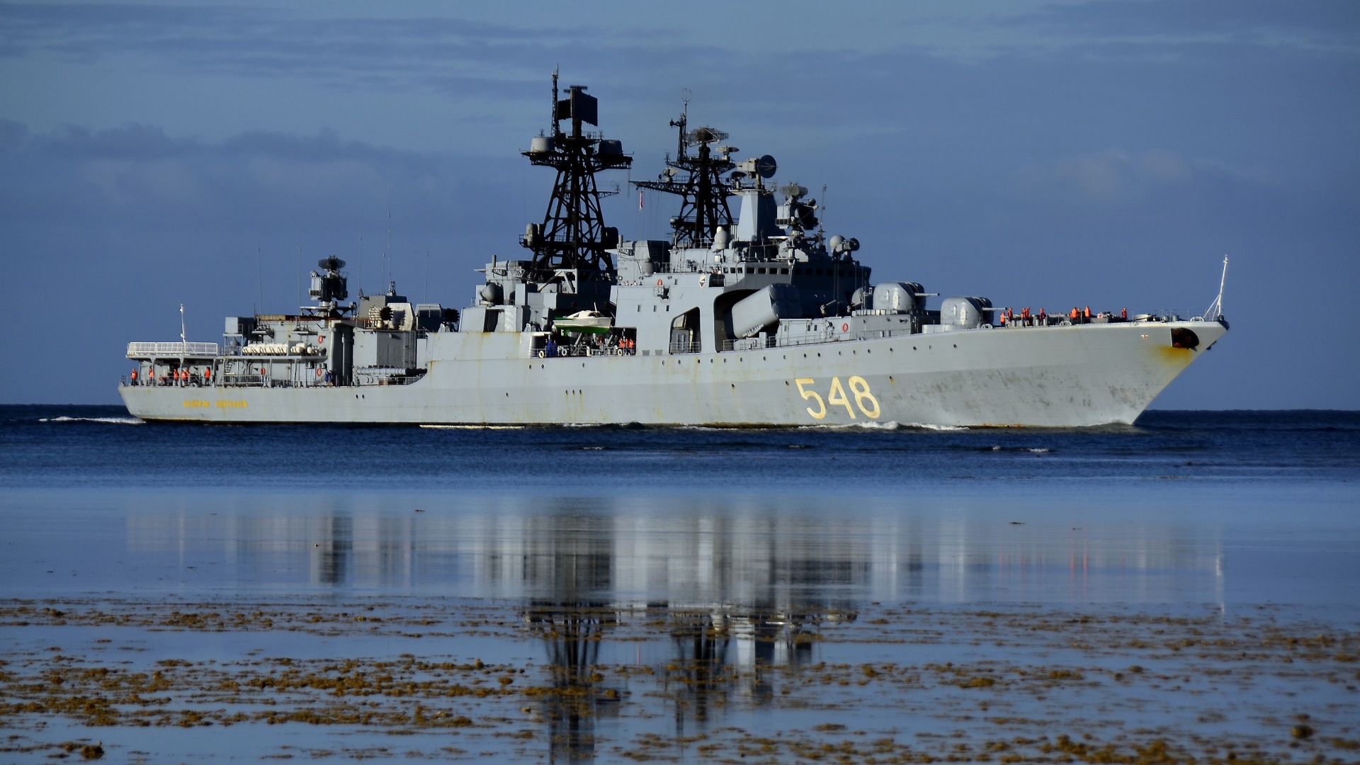 Большой противолодочный корабль Адмирал Пантелеев на воде