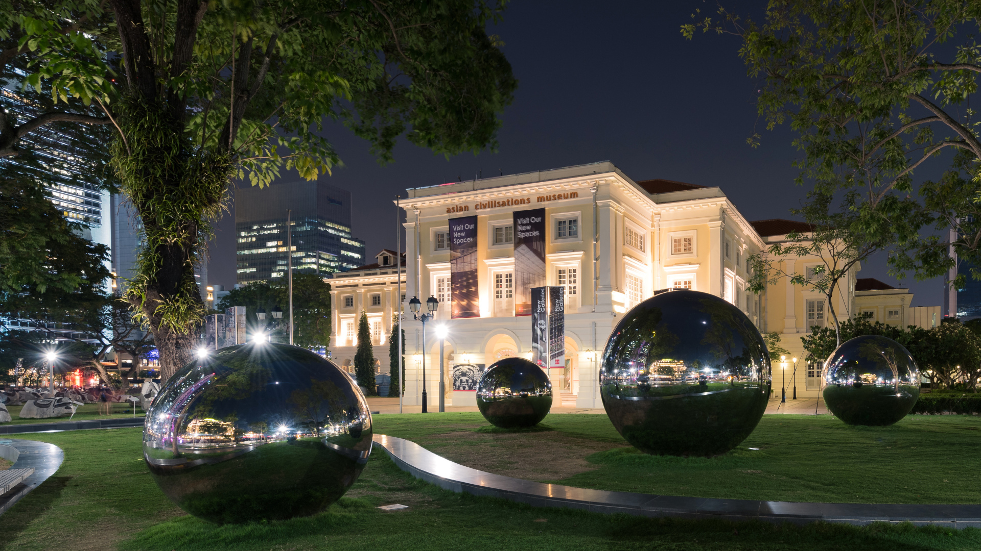 Музей цивилизаций Азии с красивыми черными шарами, Сингапур 