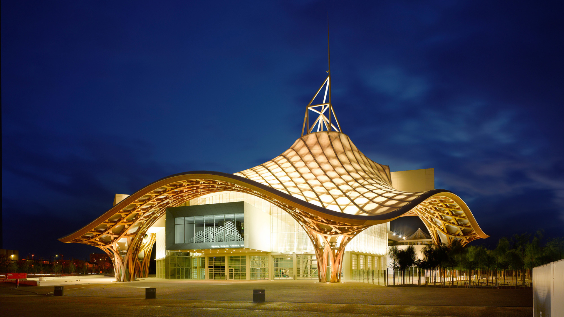 Современный центр Помпиду, город Мец. Франция  