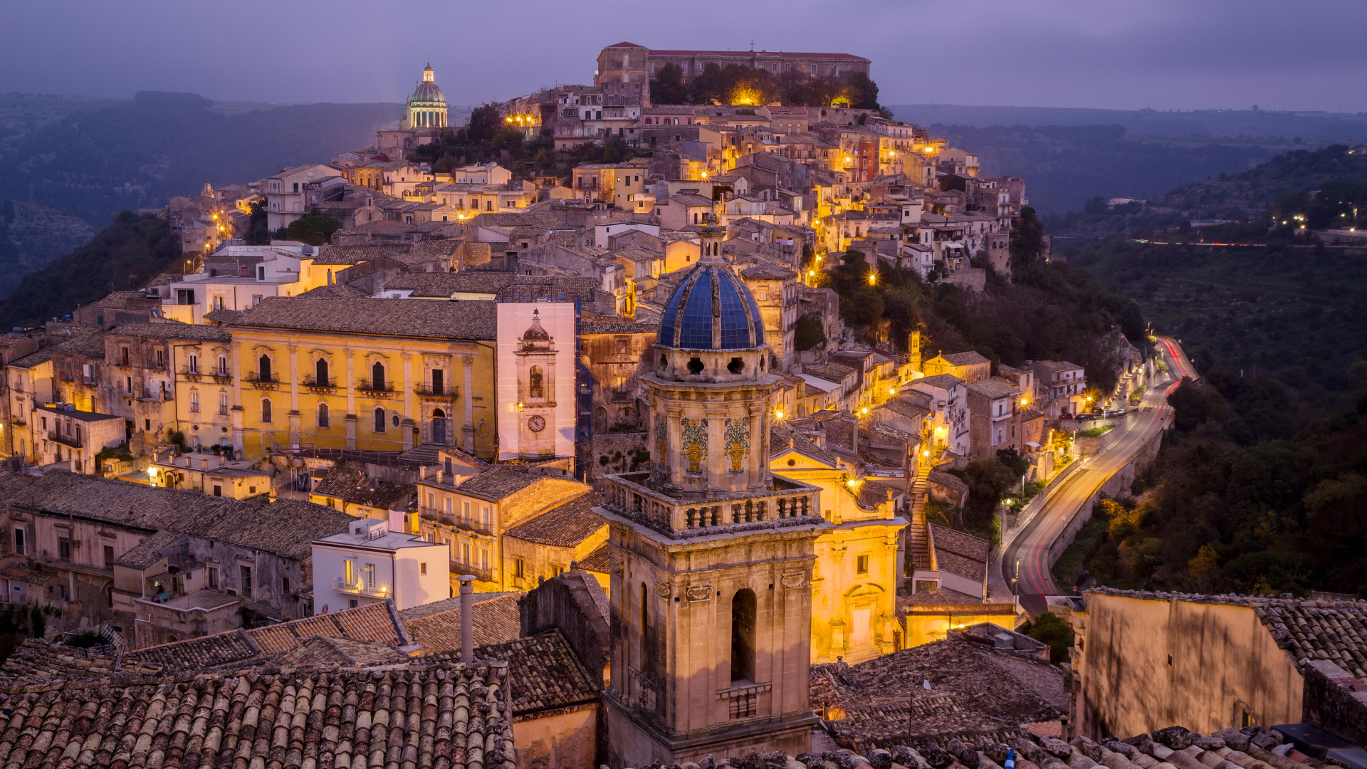 Панорама ночного города,  Сицилия,  Италия 