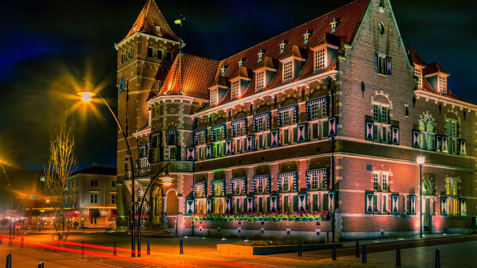 Красивый дом на вечерней улице, Нидерланды 