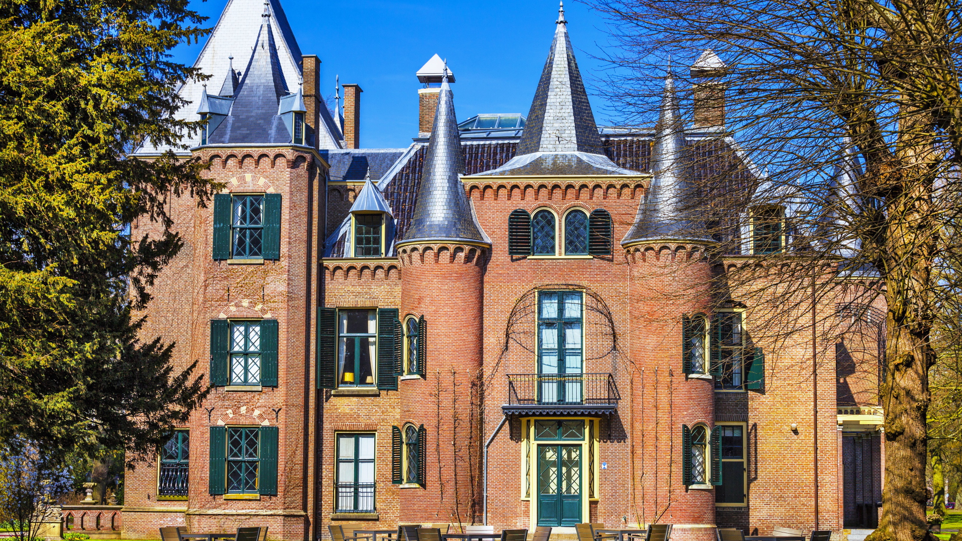 Замок Kasteel Keukenhof в Лиссе, Нидерланды 